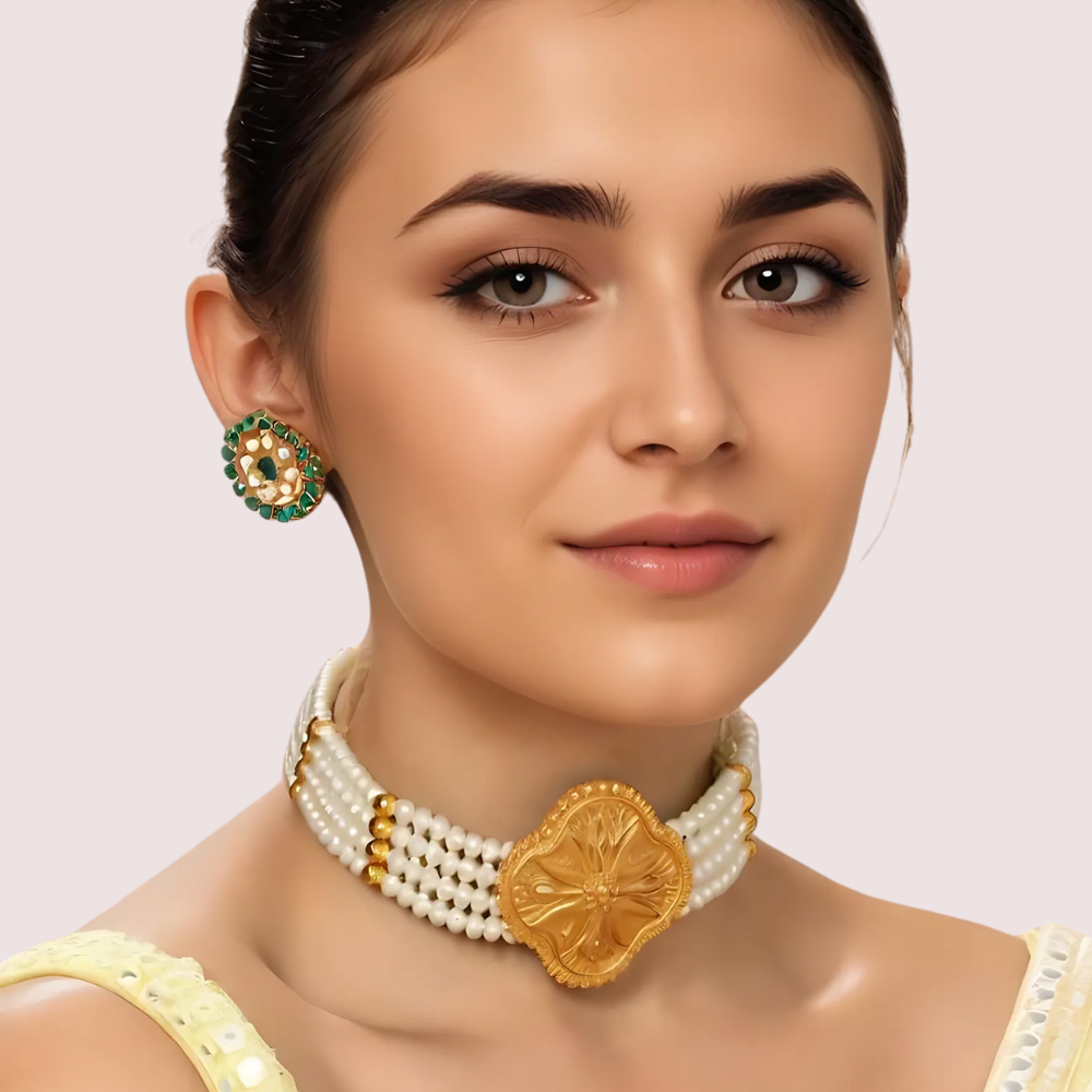 222f0bhBuSpgchlmf1UEqVJwnX0NDV3HnO5g9jS2.png Royal Blossom Pearl Necklace with Ornate Floral Gold Pendant - Image 1