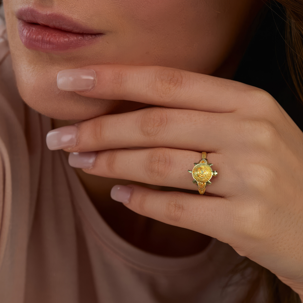 AVGmFRNPRSuzjcPBXiPHC2lUpVHm6MXm4VlNR9Ph.png Classic Gold-Plated Engraved Ring - Image 1