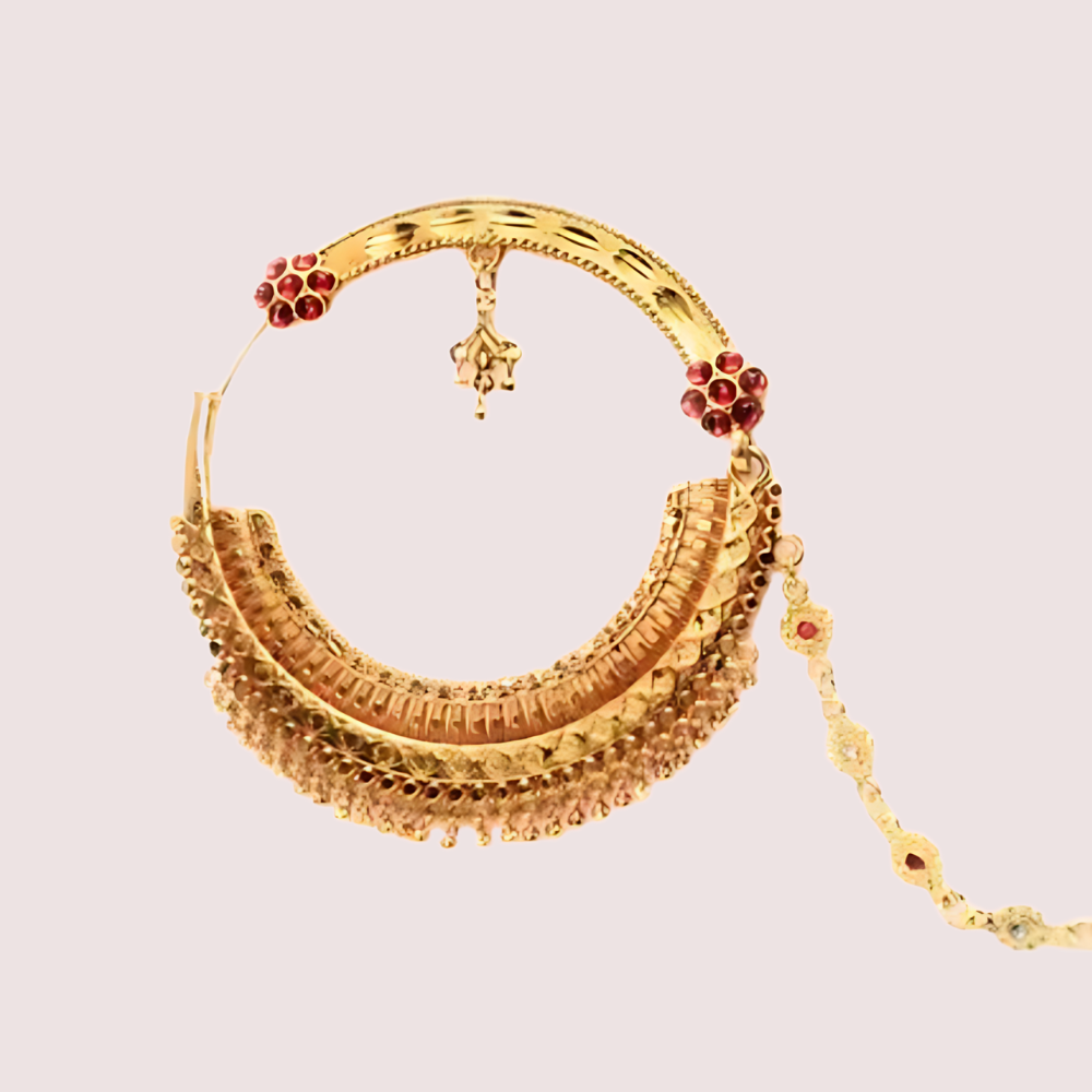 Viua2479edxVPbpwXBUJR4j8AjgYJQamWXIkqv4z-1.png Luxe Gold-Plated Bridal Nath with Chic Chain Design - Image 1