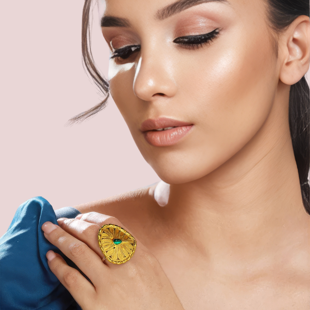 Y4tNrXTJvMpdhQN9G2pSCRleYsmicYg8ugZaCtky.png Gold-Plated Sunburst Ring with Green Gemstone - Image 1