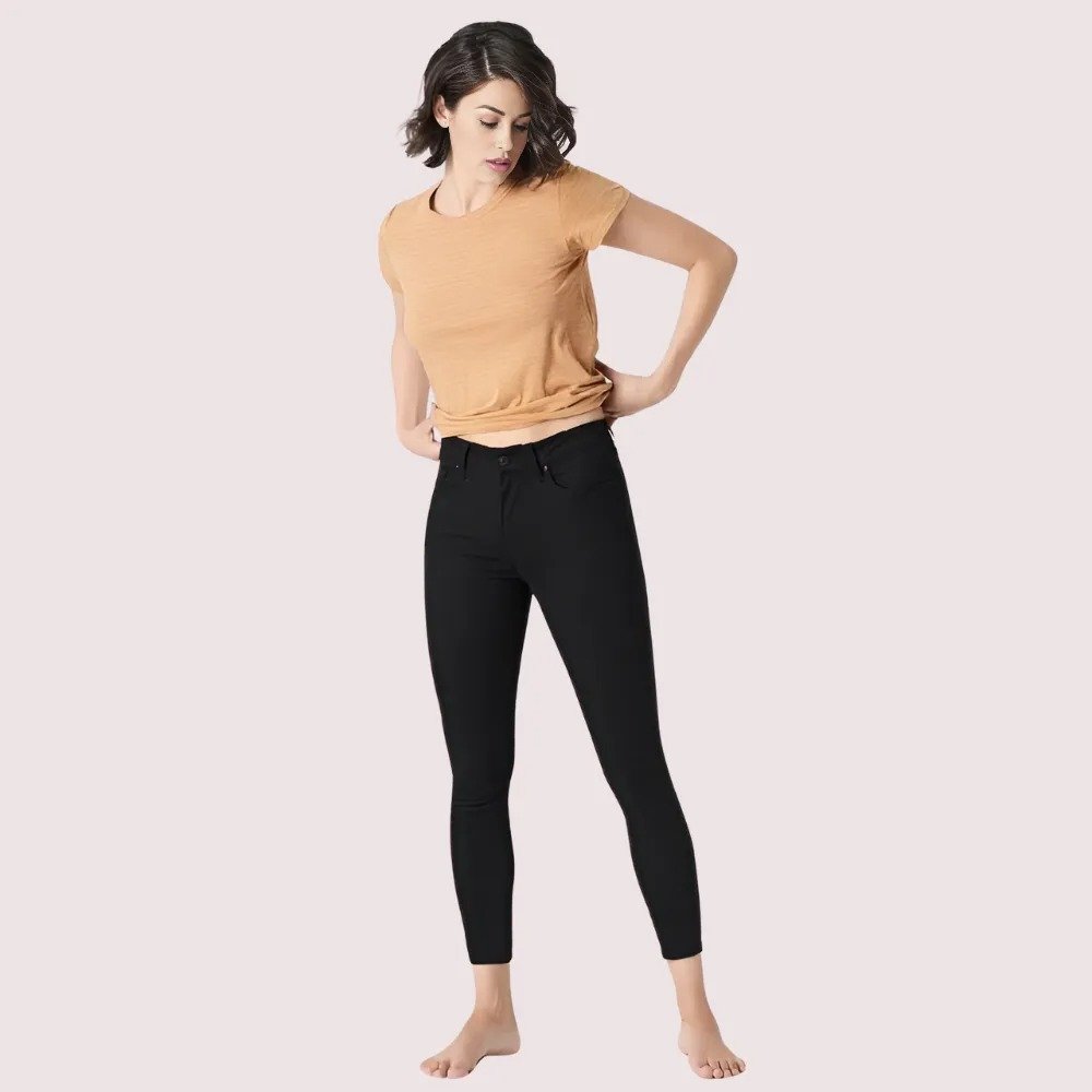 sPNT8wlZRwxkCHvdMBZiKUQh1T7mlKLKqh5DFOR6.jpg Women's Sleek Silhouette Black Skinny Fit Jeans - Image 1